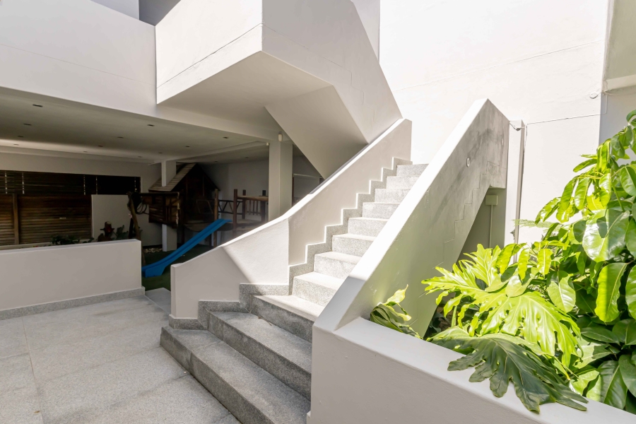 To Let 6 Bedroom Property for Rent in Bantry Bay Western Cape